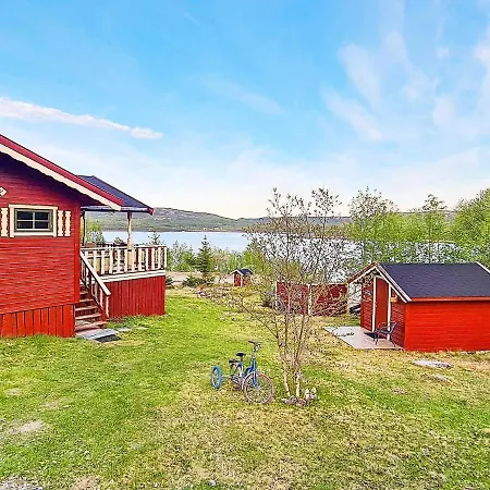 7 Person In Jarfjord