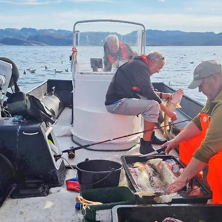 6 Person In Jarfjord